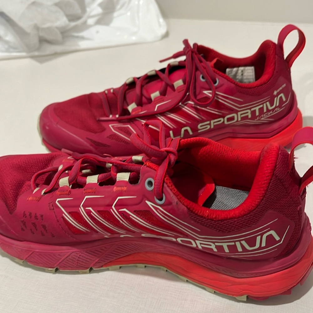 La Sportiva Jackal GTX Womens Mountain Running Shoe US 7  Cerise/Loli